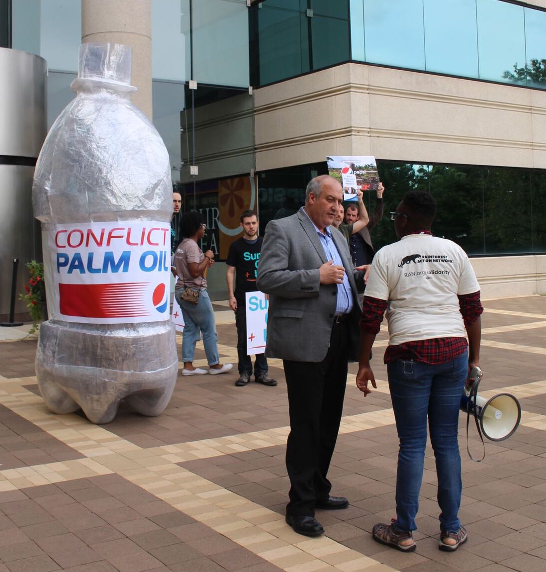 Pepsi accepting the #ConflictPalmOil bottle