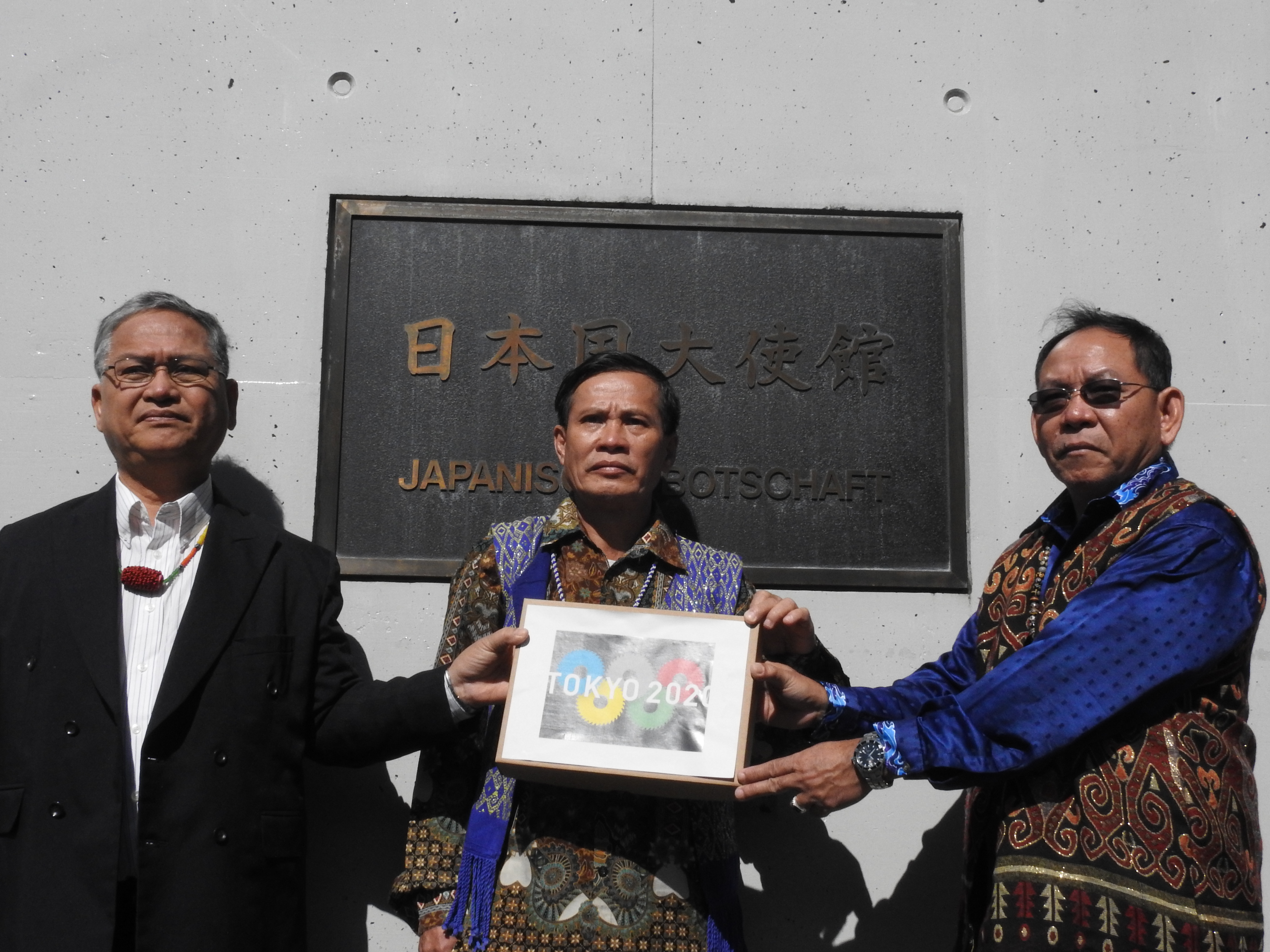 Indigenous_delegation_petition_Japanese_Embassy_Bern_Switzerland_creditBMF.JPG