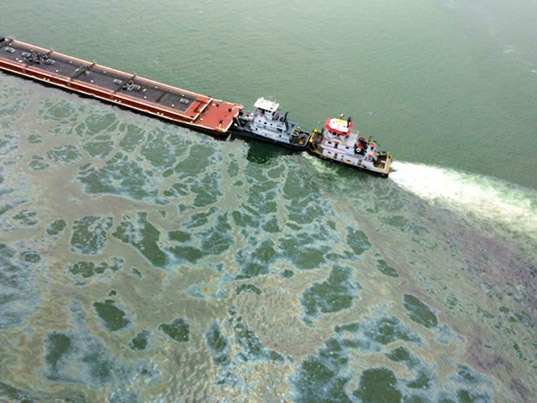 Tug boats moved damaged barge the spilled 168,000 gallons of oil into Galveston Bay. Photo via inhabitat.com/