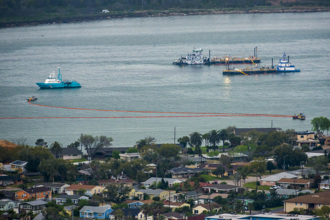 Galveston Bay oil spill clean up next to communities in Texas. Photo Credit: Smiley N. Pool/AP