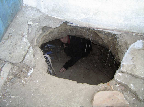 Sinkhole under Nagaisha Demesheva's house, the village Berezovka, January 2011.