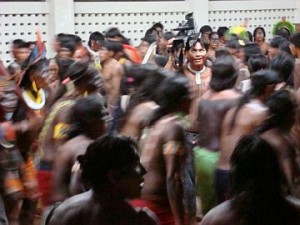 Kayapo dance in resistance to FUNAI